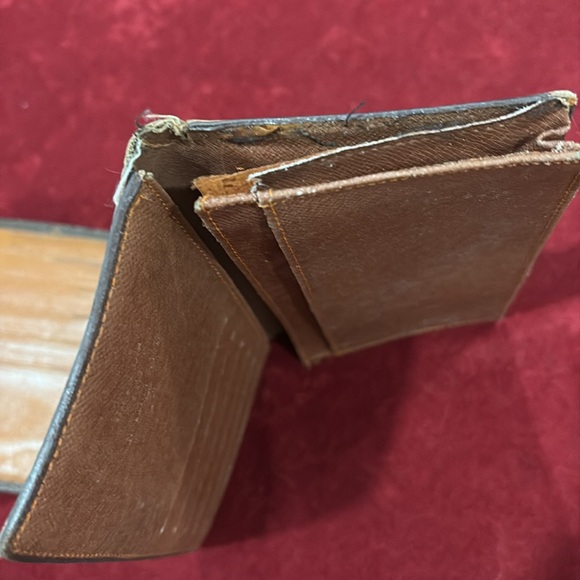 4 Fashion Wallets - Picture 3 of 4